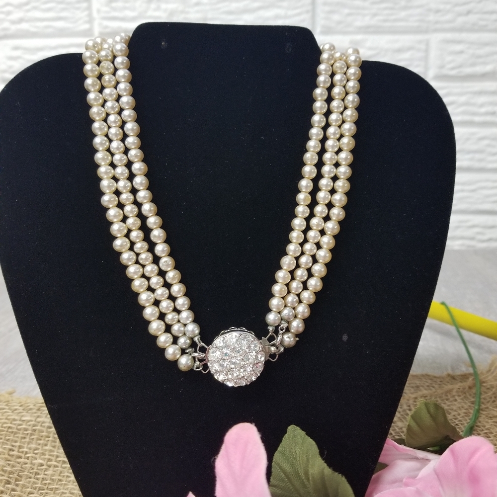 Vintage Sarah Coventry triple strand pearl necklace - Picture 4 of 9